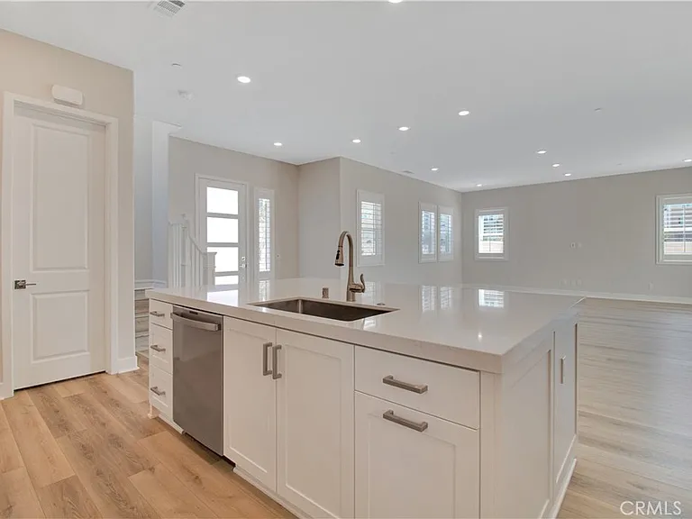 27031 California Ct — Photo 12