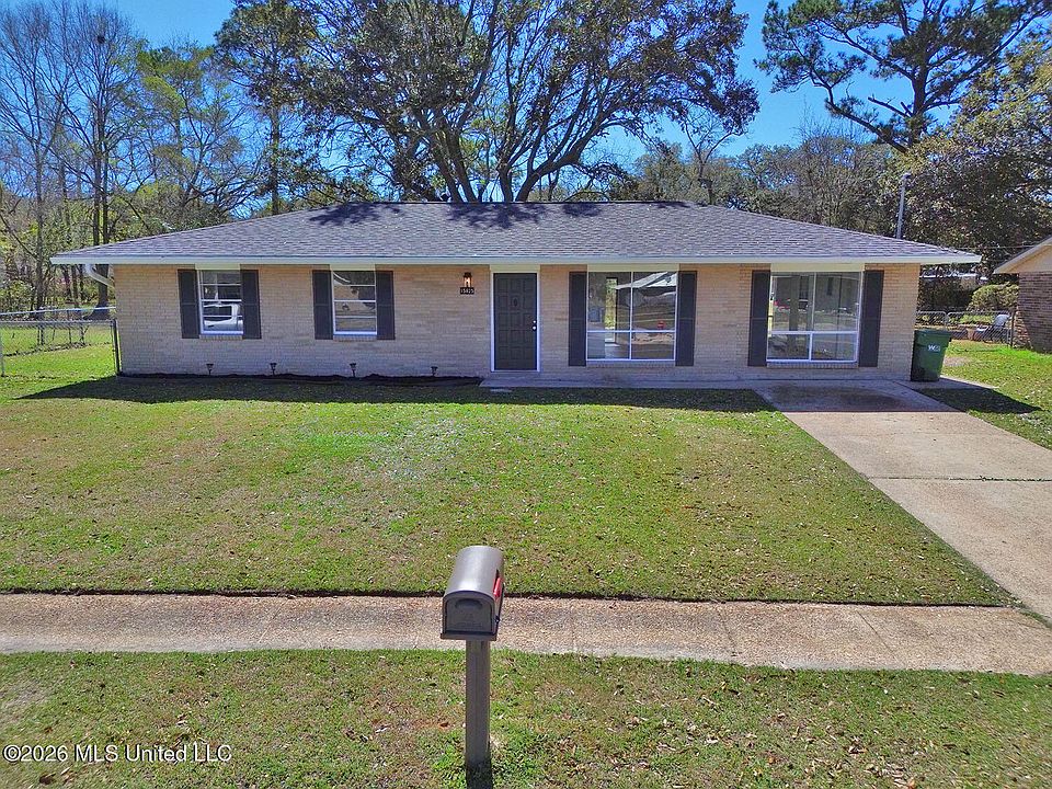 1st image of 15825 Waycross Dr