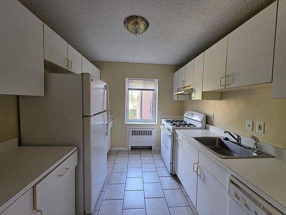 4th image of 572 Whitney Ave #2G