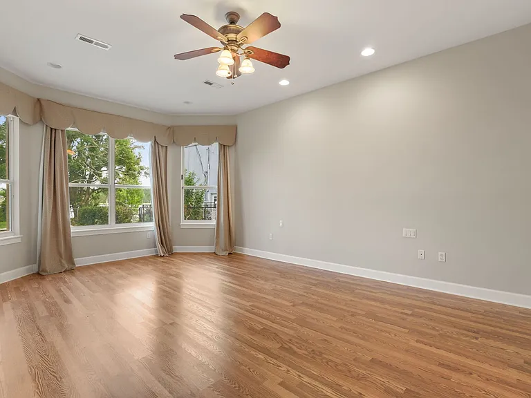 5554 Palm Lake Cir — Photo 29