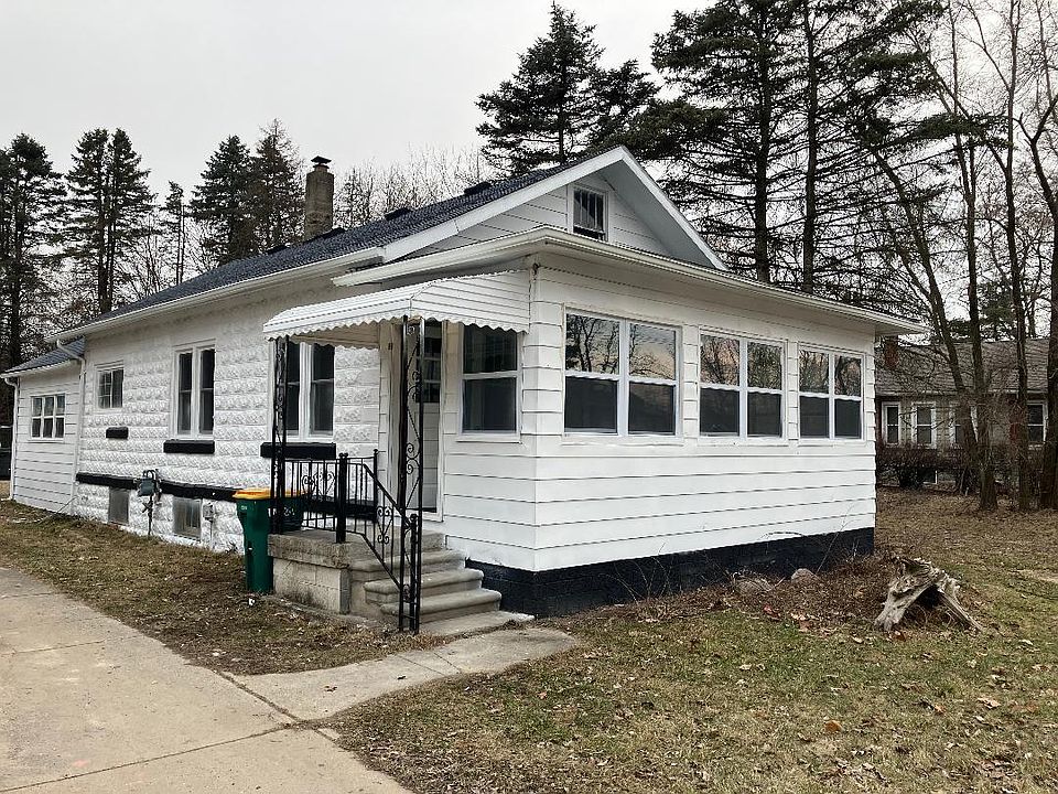 1st image of 47827 W Huron River Dr