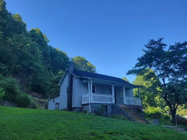 206 5th St, Appalachia, VA 24216