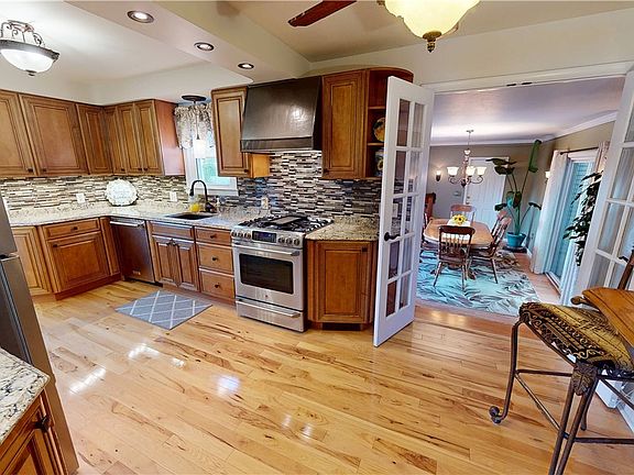 4th image of 30970 Willowick Dr