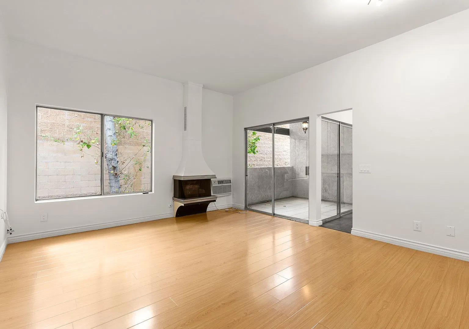1114 N. Kings Road — Photo 3