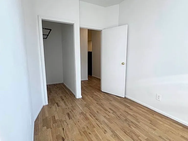394 Manhattan Ave #3R — Photo 6