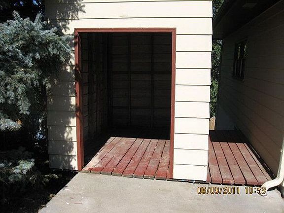 3rd image of 710 W Vine St