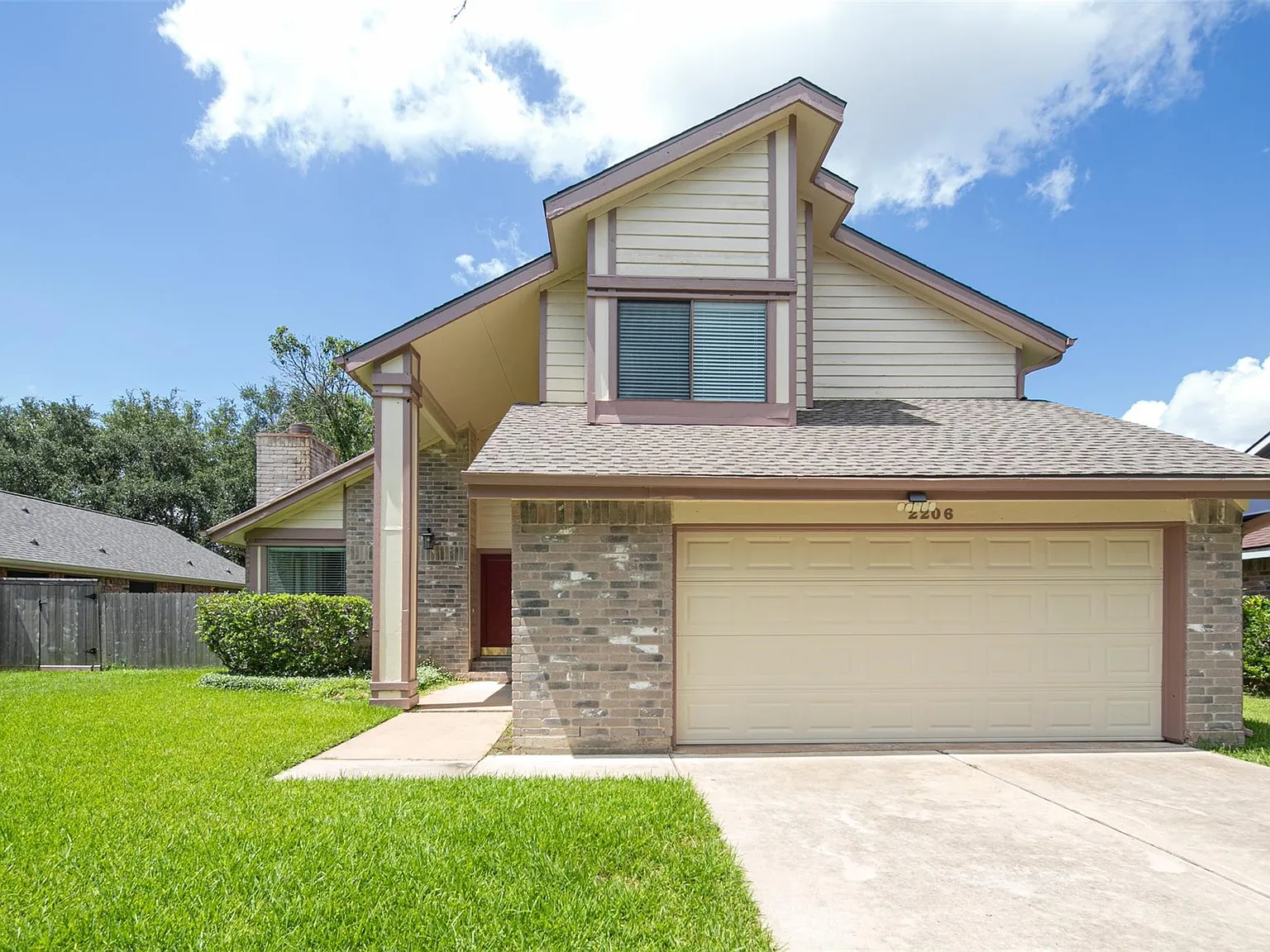 4 bed, 2.5 bath, 2453 sqft, $2,495 — Photo 1