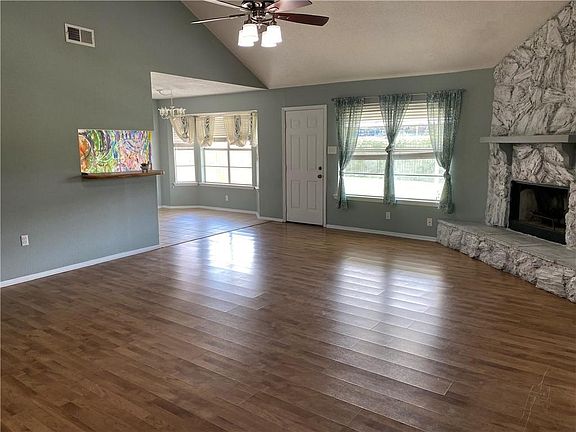 3rd image of 3928 Crossmoor Dr