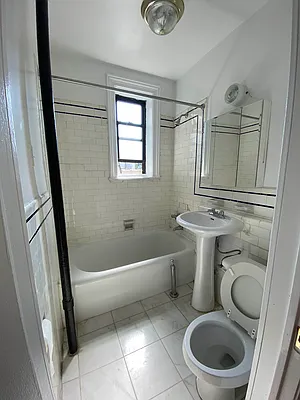 Rented by Lang Realty LLC | media 9