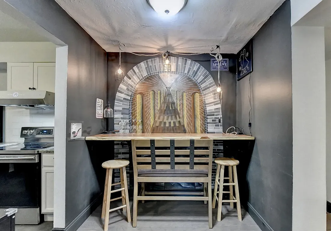 1 bed, 300 sqft, $1,000 — Photo 2