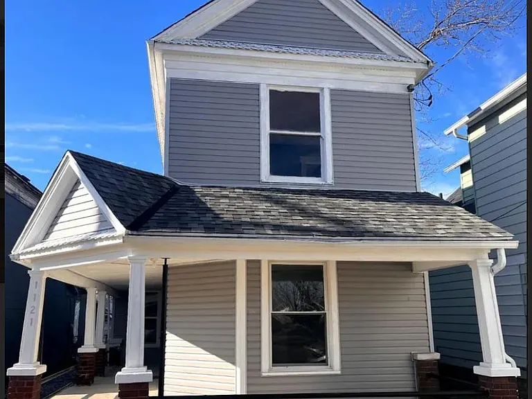 1121 Valley St — Photo 2