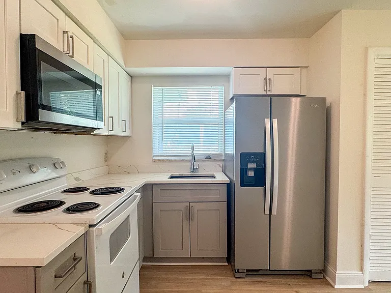 914 San Remo Ave — Photo 8