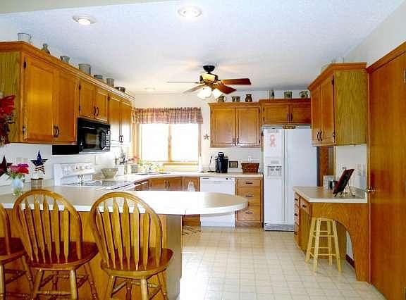 2nd image of 19746 Crestwood Ln