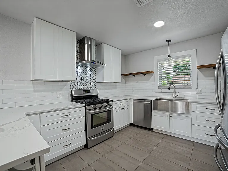 608 Booth Dr — Photo 15