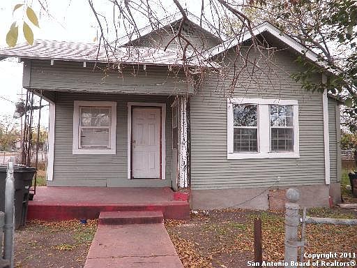 1st image of 902 CECILIA ST