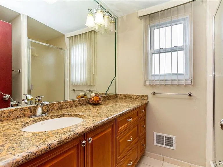 2852 Mayfair Dr — Photo 26
