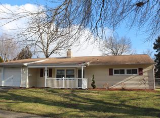 10 Maple Ln, Levittown, PA 19054