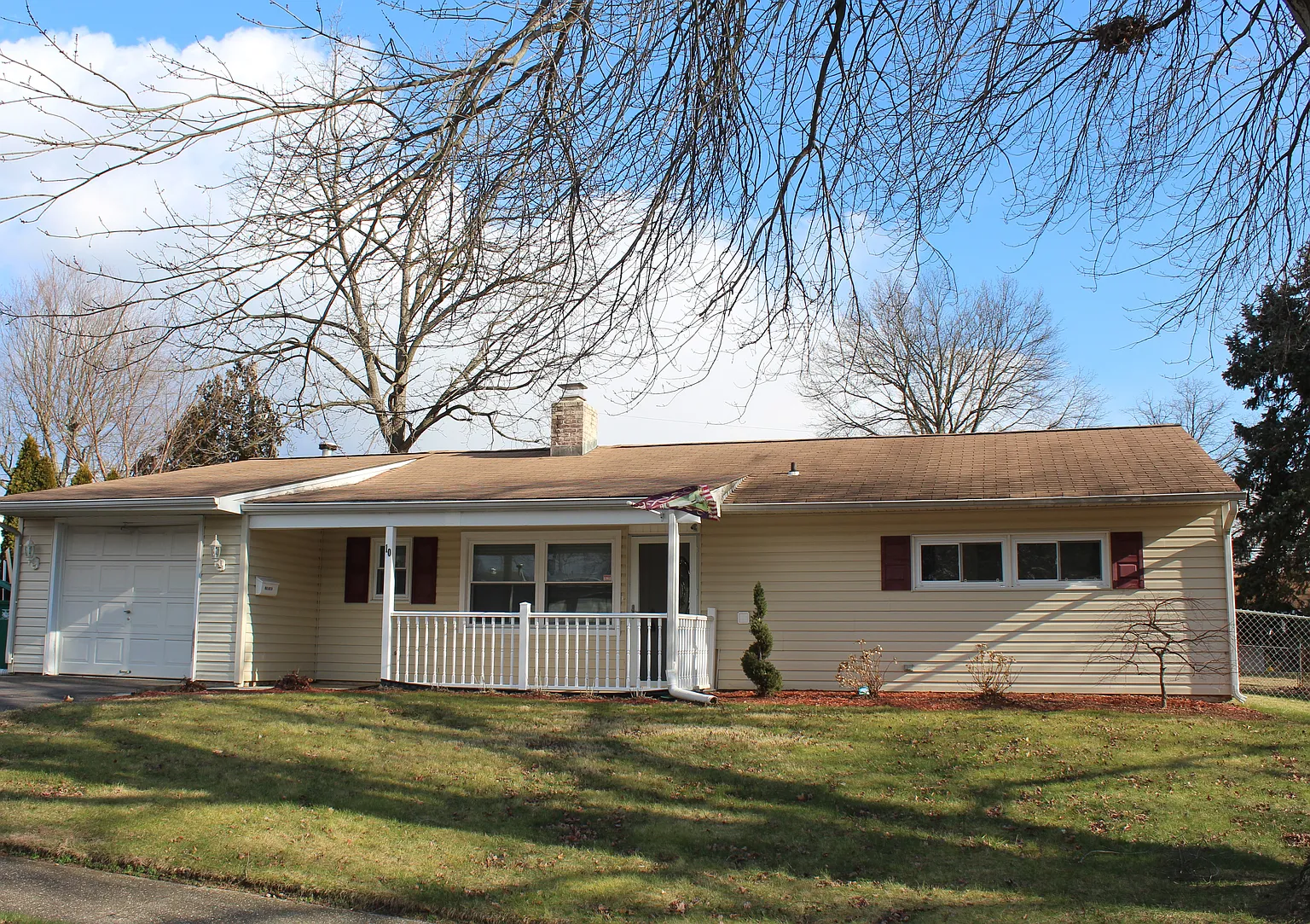 10 Maple Ln photo 1