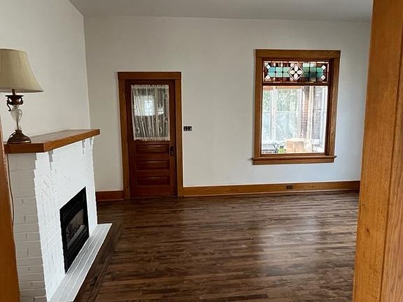 5th image of 844 W Broadway St #1