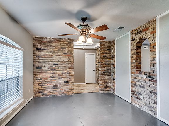 2nd image of 2308 Huntington Dr