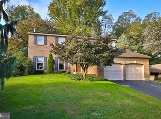 917 Sequoia Rd, Philadelphia, PA 19128