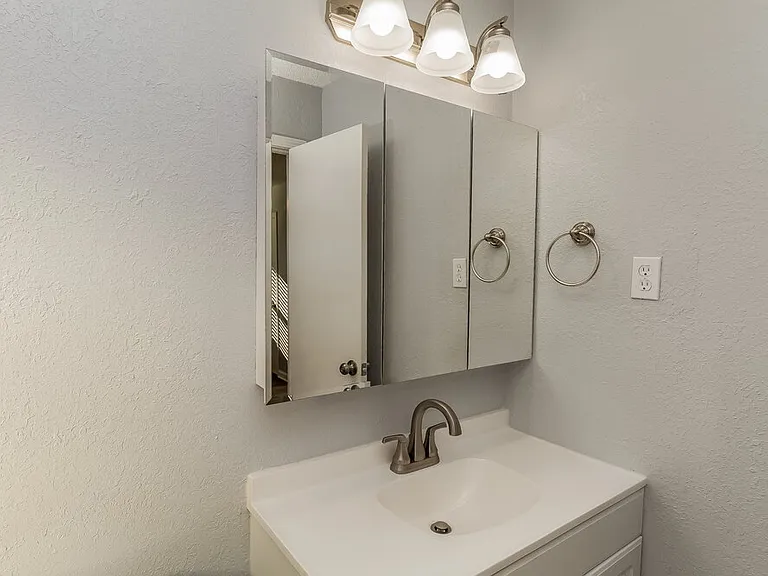5691 Briarwood Dr — Photo 9
