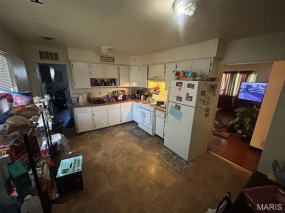 5th image of 9822 Treadway Ln
