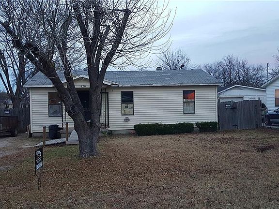2nd image of 820 Clyde St