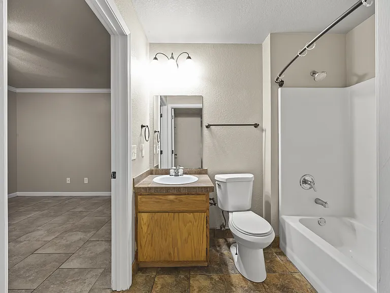 2060 N Leverett Ave #5 — Photo 14
