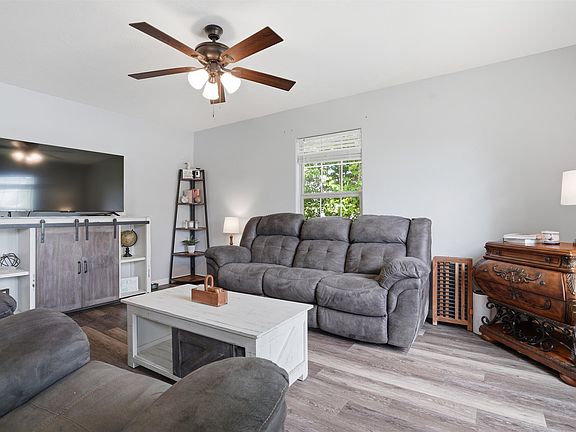 3rd image of 181 Moss Ln