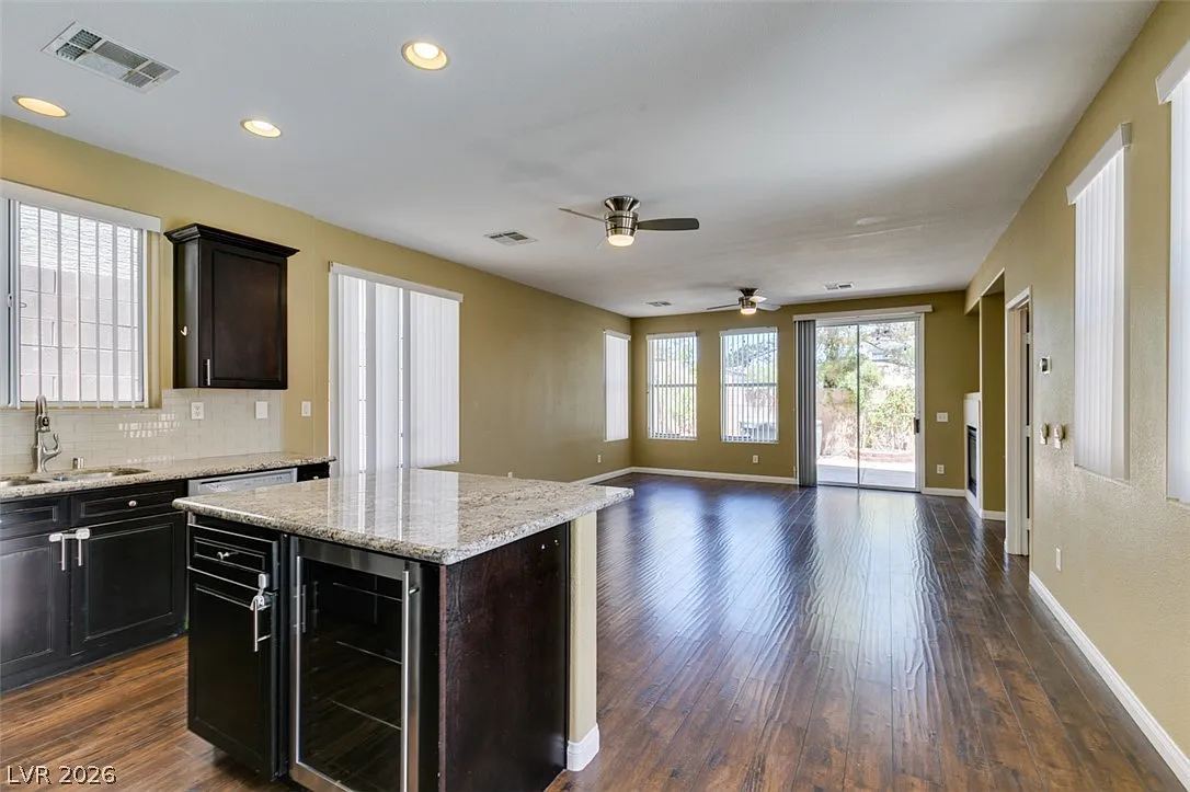 3 bed, 2.5 bath, 1710 sqft, $1,950 — Photo 1