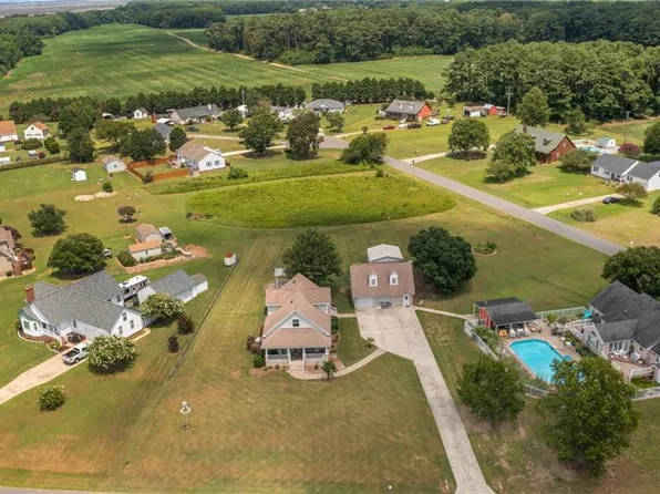 204 Fentress Dr, Knotts Island, NC 27950