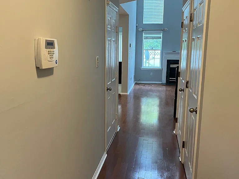 402 Harvest Ln — Photo 8