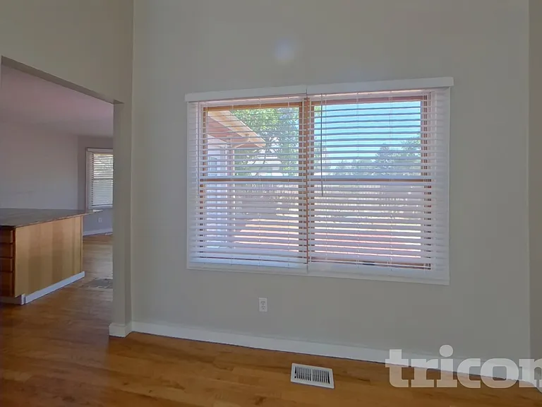 106 N 49th Avenue Ct — Photo 3