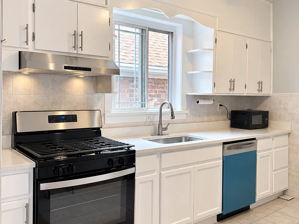 3308 S Hoyne Ave #2F
