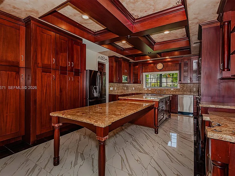 674 Ocean Blvd — Photo 10