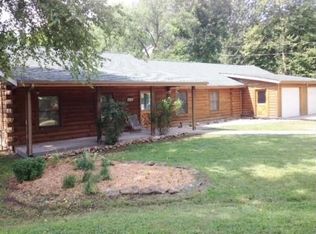 210 7th St, Perry, KS 66073