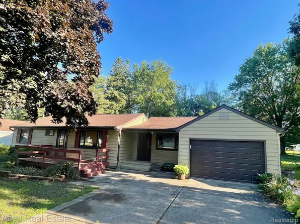 6159 Sandy Ln, Burton, MI 48519