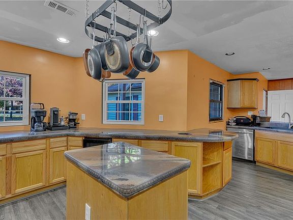 4th image of 677 Kennedy Country Dr