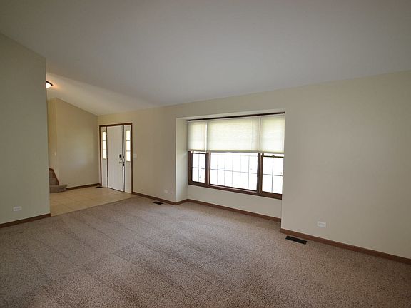 2nd image of 656 White Oak Ln