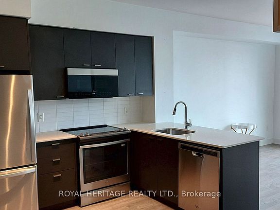 4th image of 30 Roehampton Ave #1106