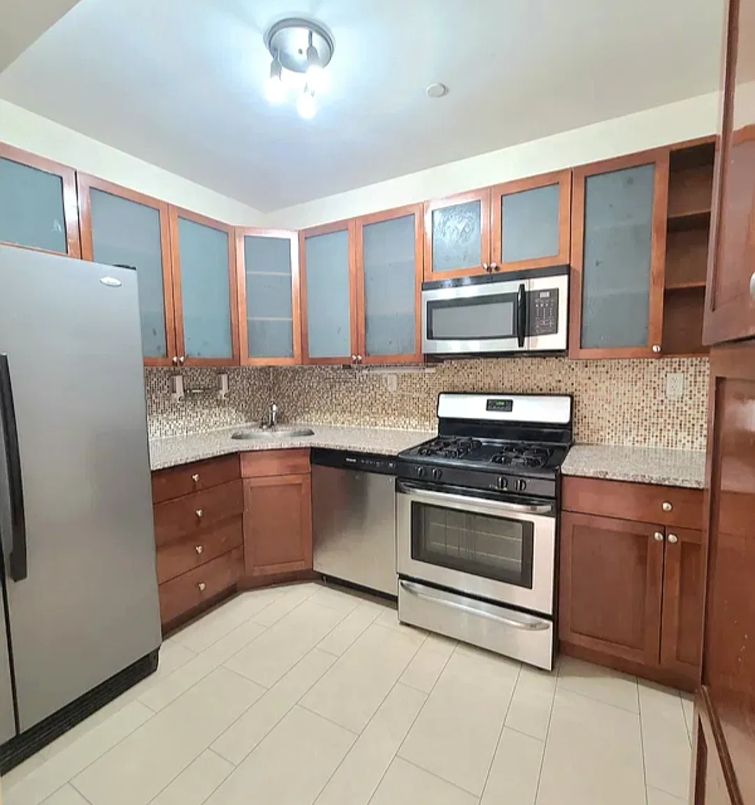 2828 West 16th Street — Photo 3
