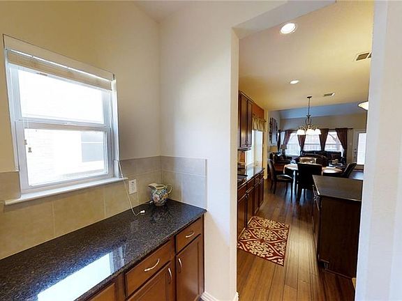 5th image of 1209 Chestnut Hill Dr