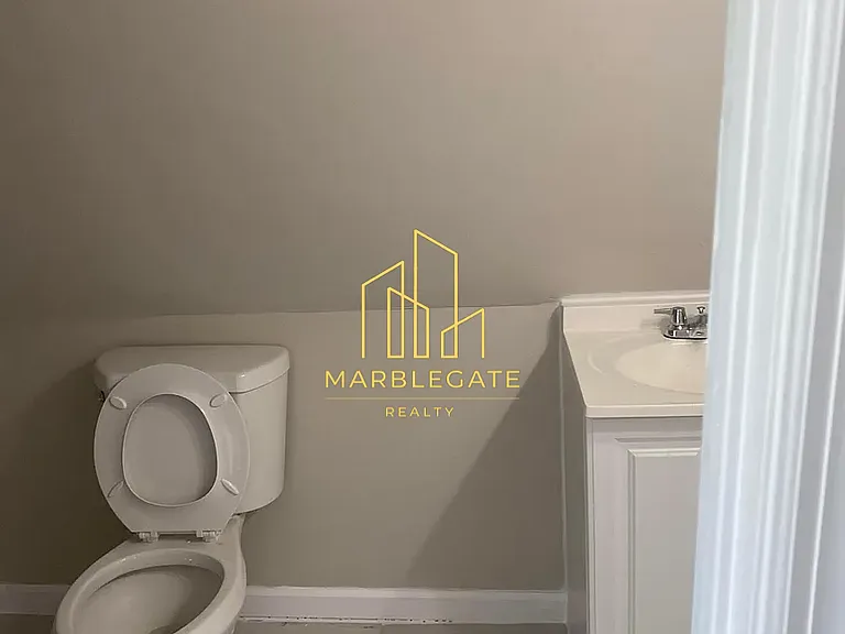 152 S 10th St #33 — Photo 16