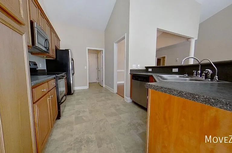 1718 Heatherstone Ln — Photo 7