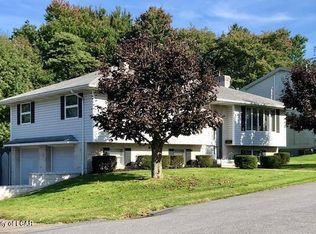 979 Meade Ct, Hazleton, PA 18201