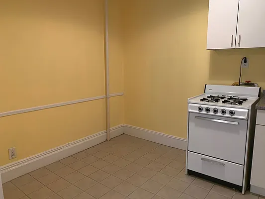 Rented by Chartwell Manhattan Realty | media 17