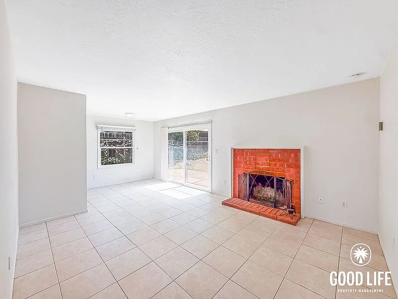 4 bed, 2.0 bath, 1267 sqft, $3,800 — Photo 2