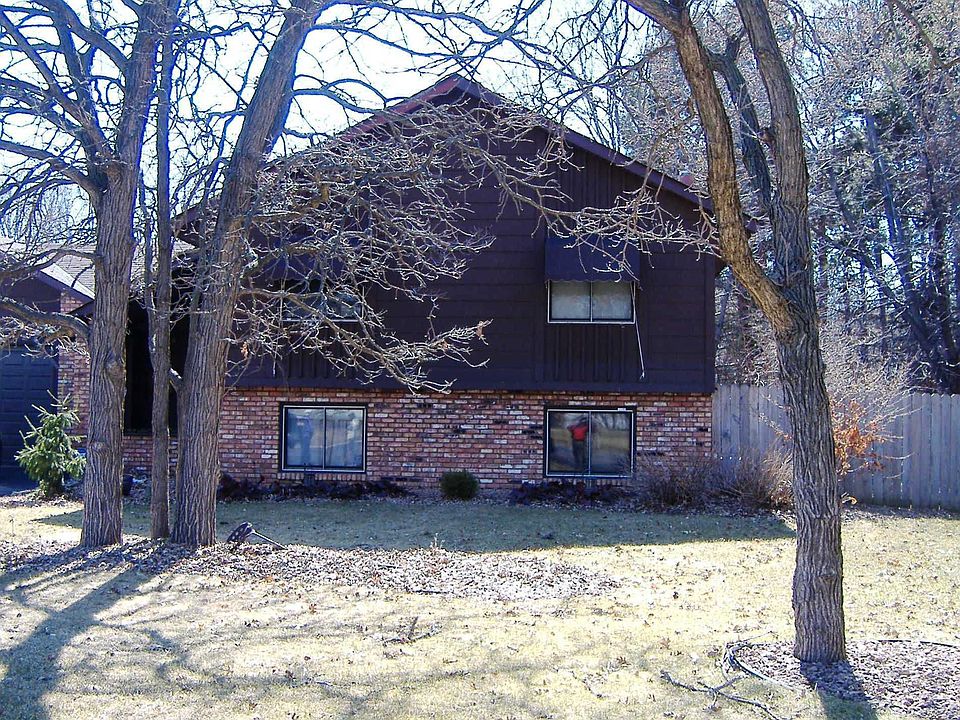 Cul-De-Sac, private secluded wooded lot, in-ground sprinkler, newer water heat