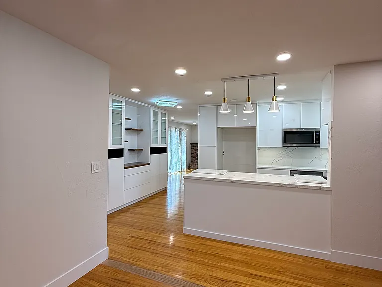 1260 Radcliff Ln — Photo 4